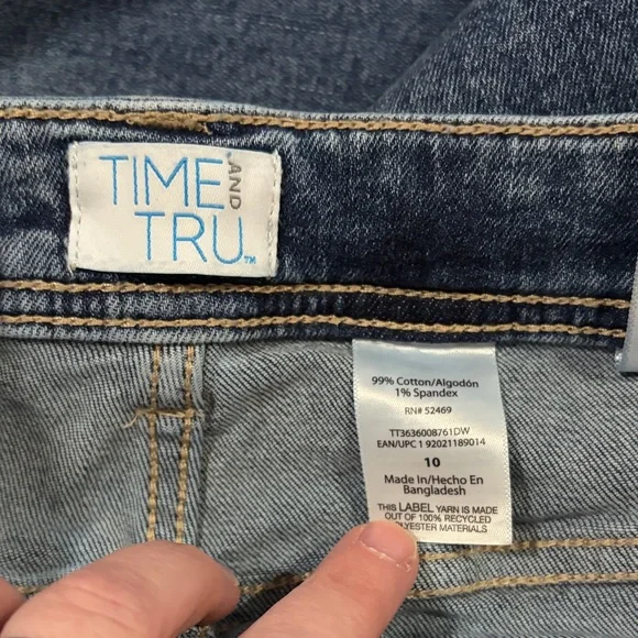 Time and Tru Light Blue Denim Jeans - Picture 2 of 3